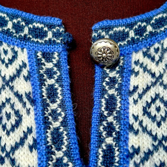 NEWTON TRADING CO sS 💯wool cardigan Looks new! - Picture 2 of 6